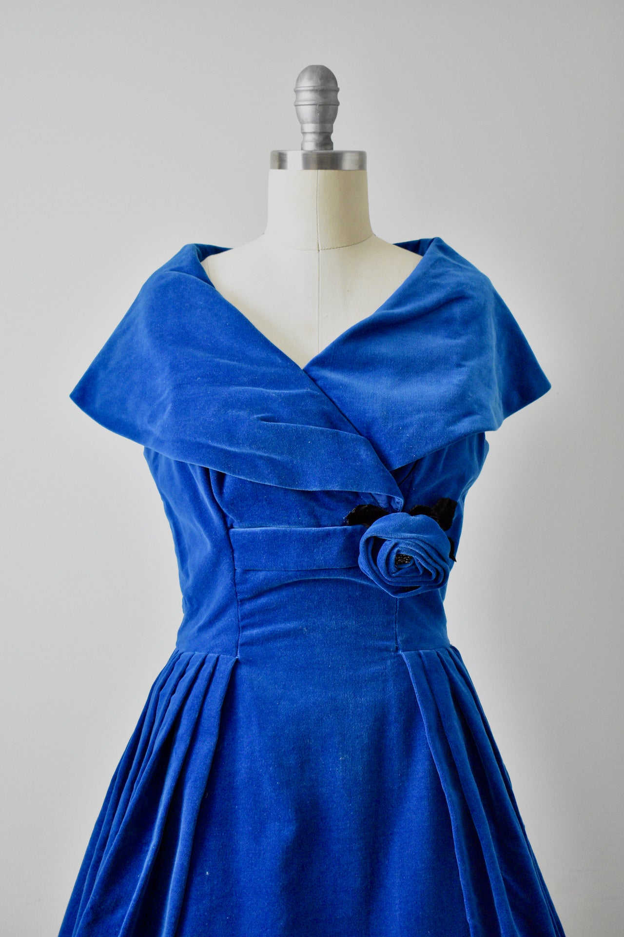 Vintage 1950s Blue Velvet Dress – Vintage World Rocks