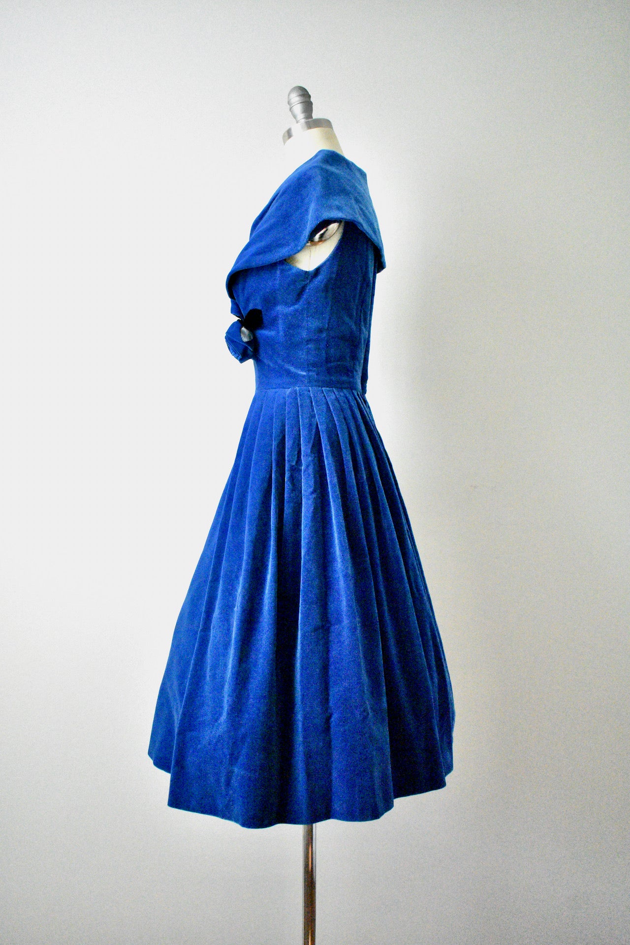Vintage 1950s Blue Velvet Dress Vintage World Rocks Vintage 1950s Blue Velvet Dress Vintage World Rocks