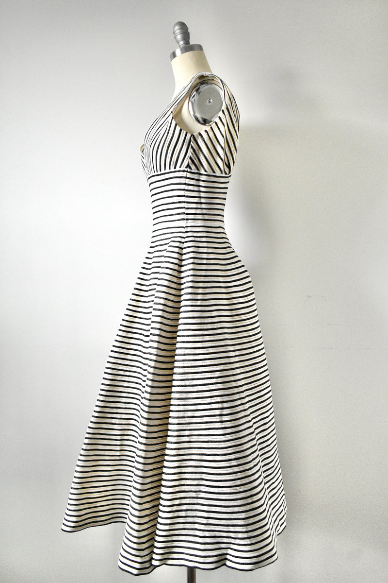 Vintage 1950 Classic Sleeveless Stripe Dress