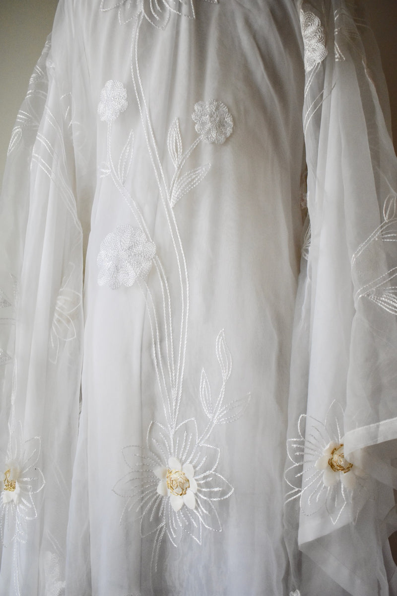 Vintage 1980s Poly White Floral Applique Kimono
